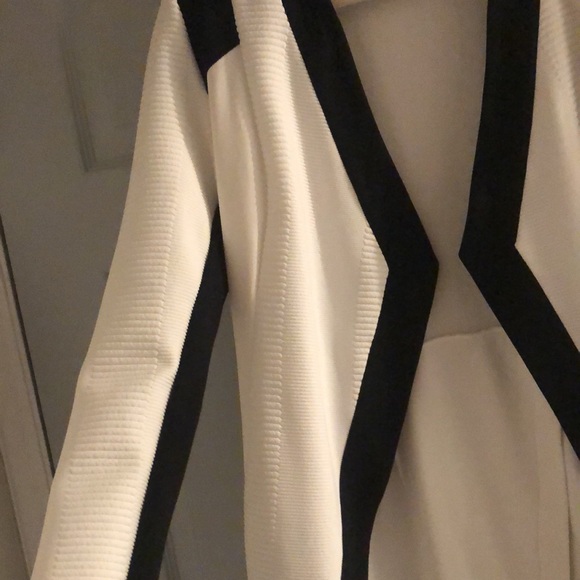 Amanda Maria white/black trench - Picture 4 of 4